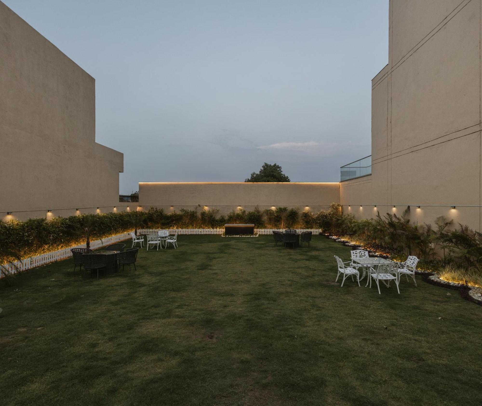 Luxury Lofts Hotel Amritsar Exterior foto